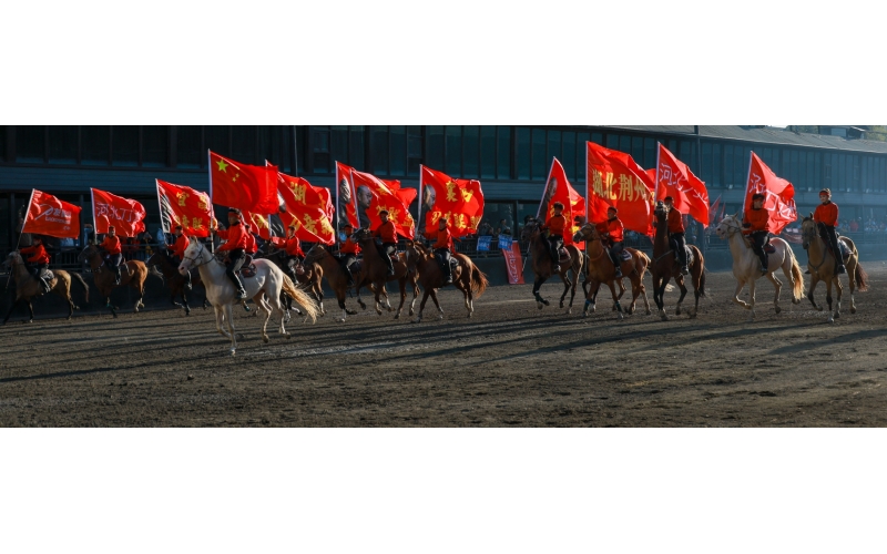 &ldquo;唱著刀歌游新疆&rdquo;&mdash;這些天，全國游客在這里歡聚